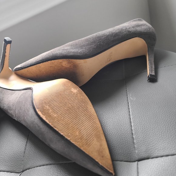 Grey suede pumps pointy toe - Picture 2 of 3